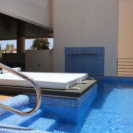 Apartment 104 - With Private Swimming Pool *
