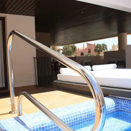 104 - With Private Swimming Pool *